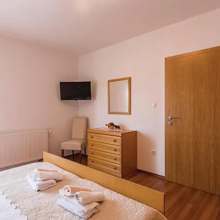 Three-bedroom In Ferienhaus Brstanovo