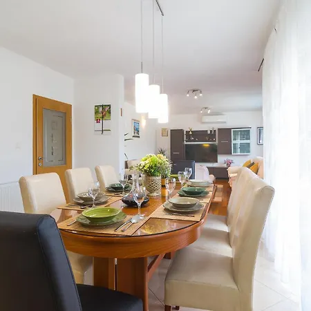 Stunning Home In Brstanovo
