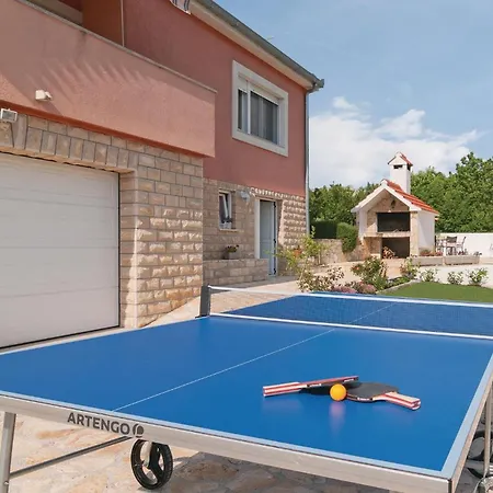 Stunning Home In Brstanovo Будинок відпочинку