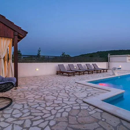 Stunning Home In Brstanovo * Brstanovo