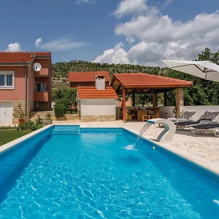 Three-bedroom In Tatil Evi Brstanovo