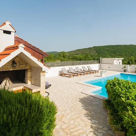 Tatil Evi Three-bedroom In Brstanovo