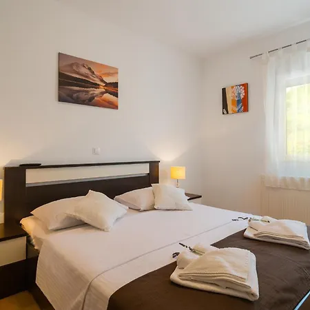 Stunning Home In Brstanovo Будинок відпочинку Brstanovo