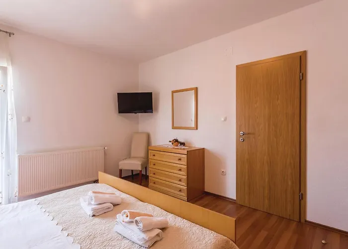 Three-bedroom In Tatil Evi Brstanovo