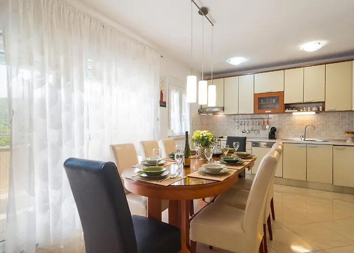 Three-bedroom In Tatil Evi Brstanovo