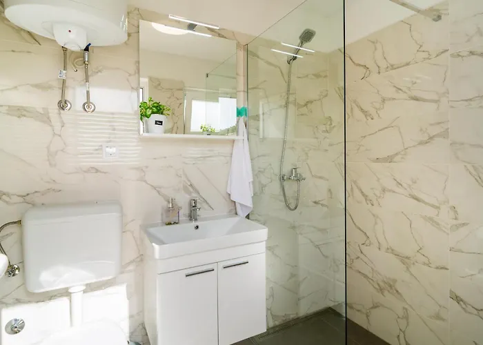 Three-bedroom In Brstanovo