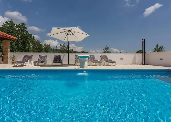 Three-bedroom In Tatil Evi Brstanovo