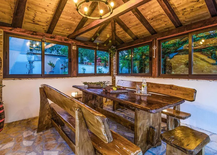 Three-bedroom In Tatil Evi Brstanovo