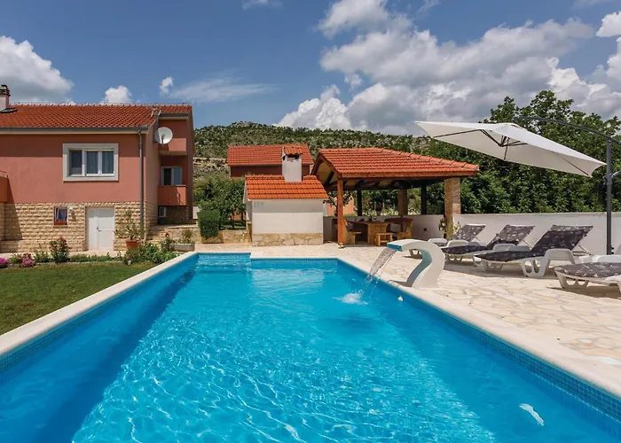 Three-bedroom In Tatil Evi Brstanovo
