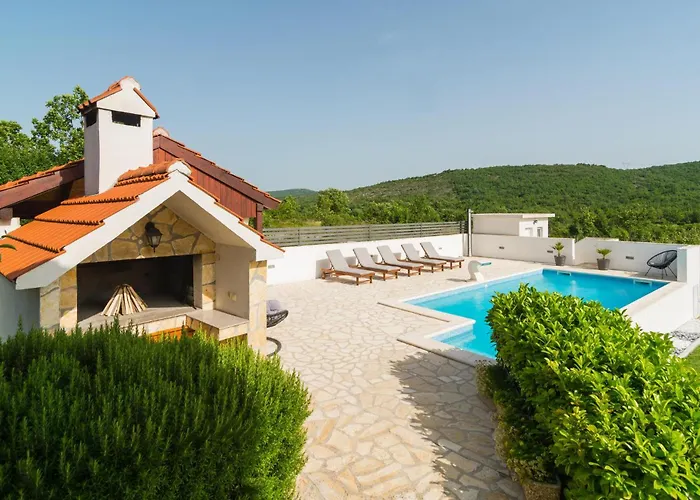 Tatil Evi Three-bedroom In Brstanovo